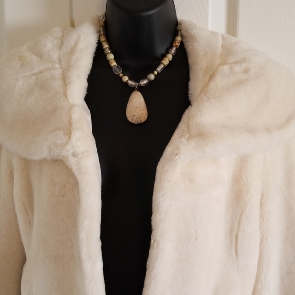 Amazing!!! Vintage Cream White Faux Fur Jacket Fits S to L - Picture 2 of 8